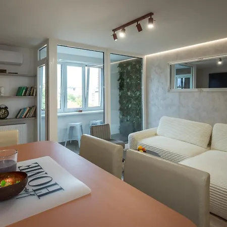 Adela Appartement *